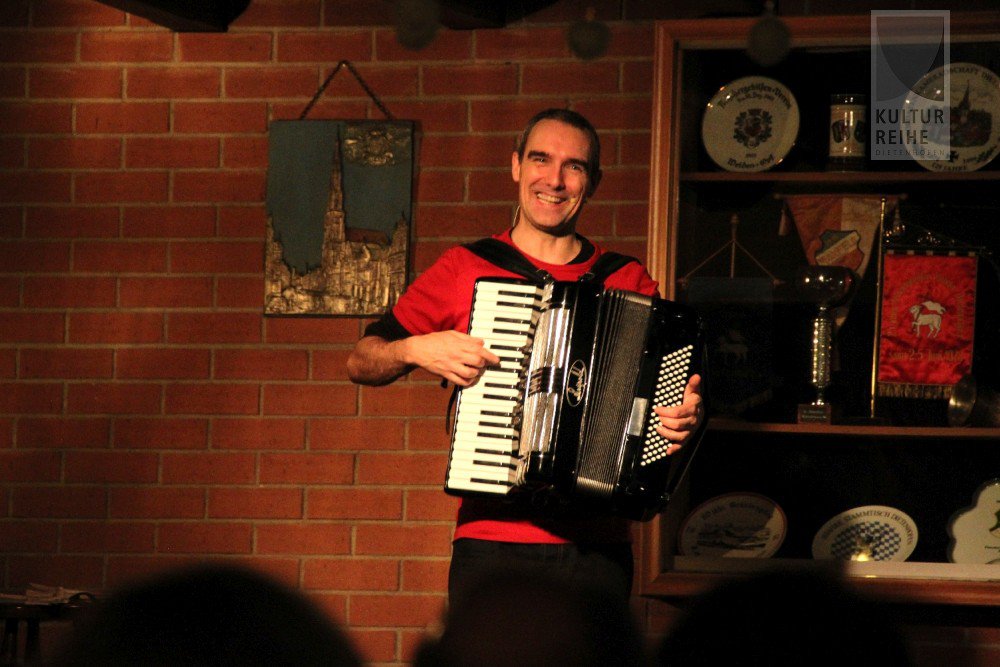 Sven Bach